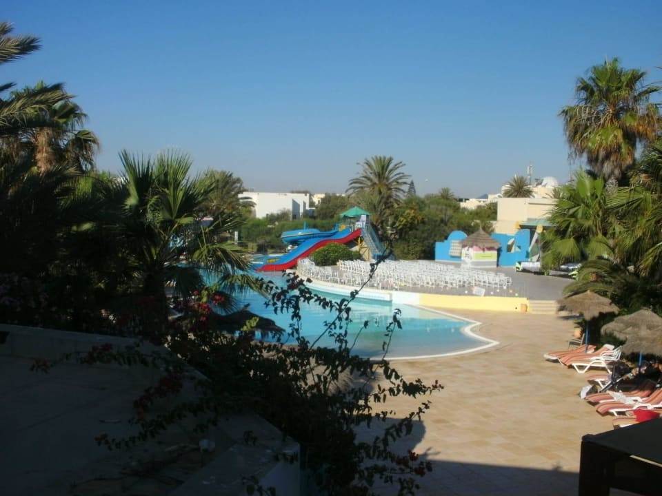 Von oben auf den großen Pool The Ksar Djerba Charming Hotel & SPA