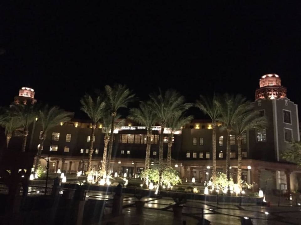 Hoteleingang bei Nacht Makadi Spa - Adults only