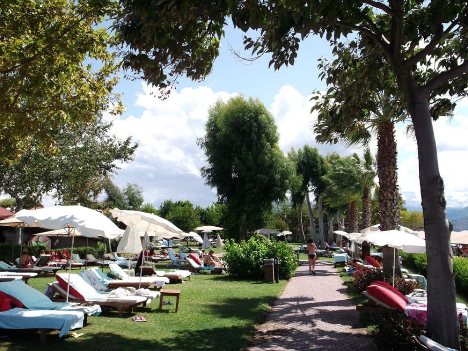 Liegewiese am Strand Club Tuana Fethiye