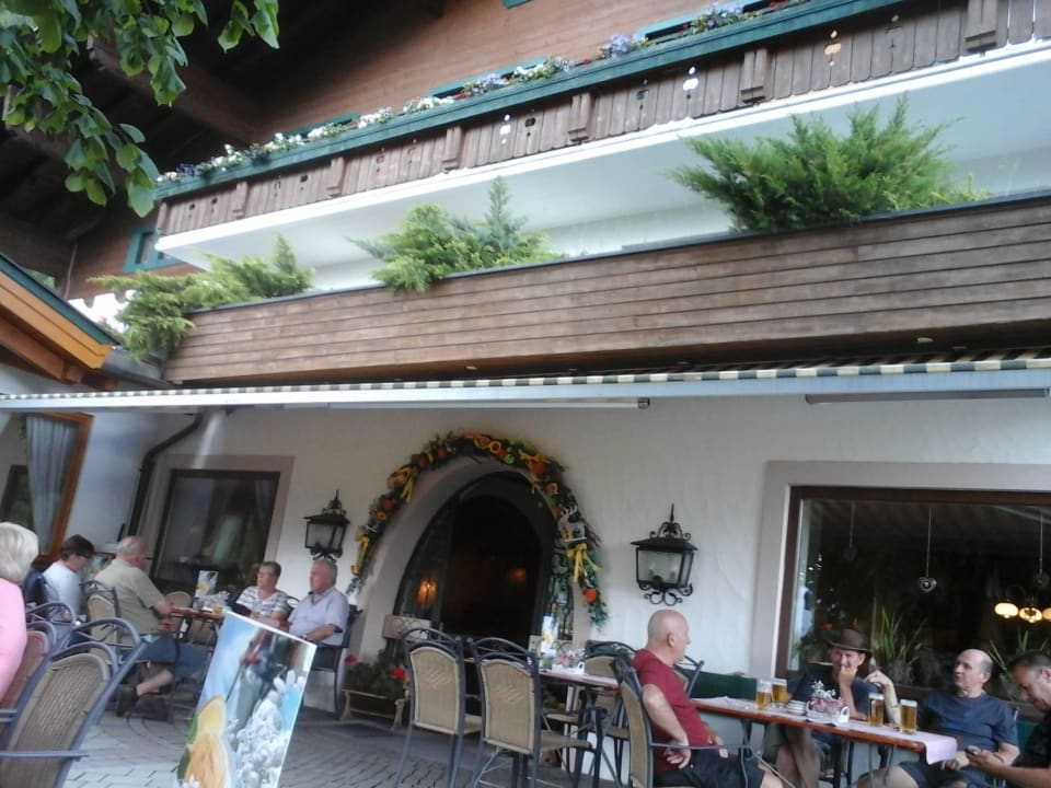 Von der Terrasse-blick auf unseren Balkon Hotel Neunbrunnen