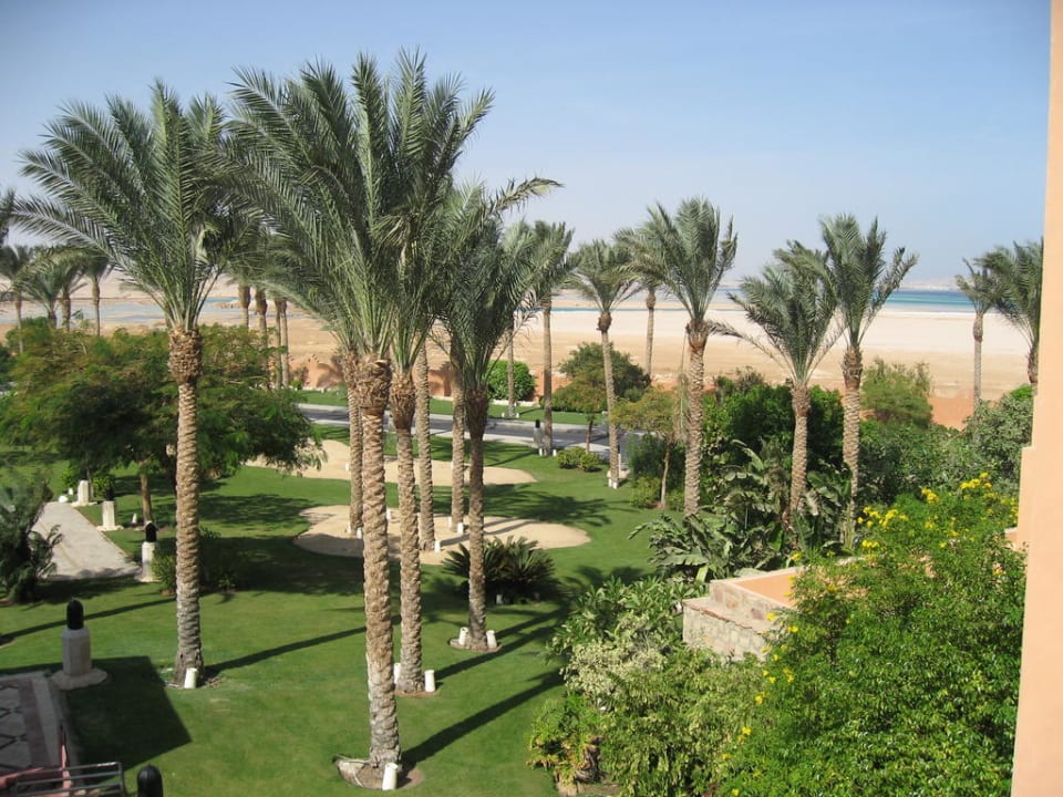 Garten zwischen Pool und Strand Grand Makadi