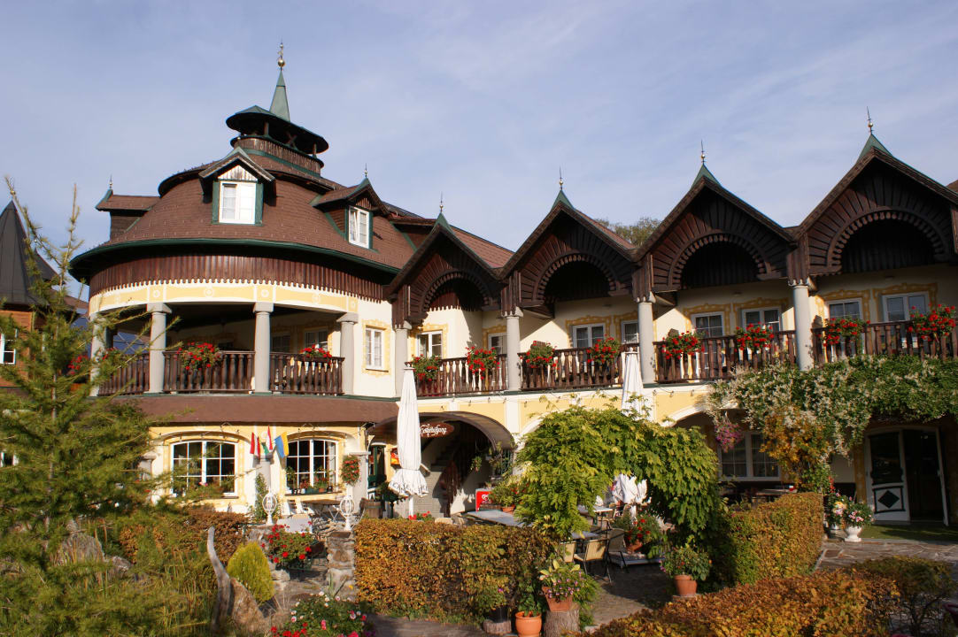 Außenbereich Hotel 1  Wellness-Seminarhotel Raxalpenhof