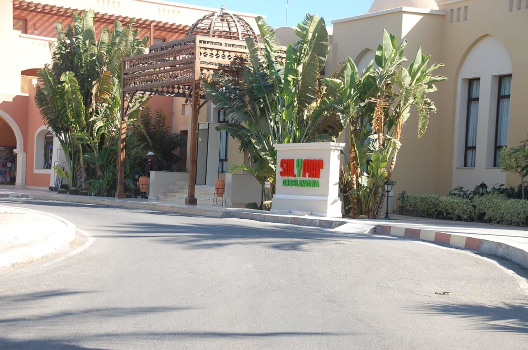 Ingang hotel Jaz Dar EL Madina