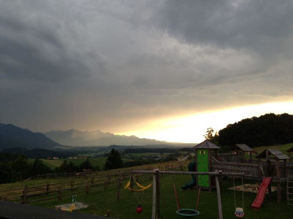Schöne Abendstimmung in den Bergen Daxlberger Hof