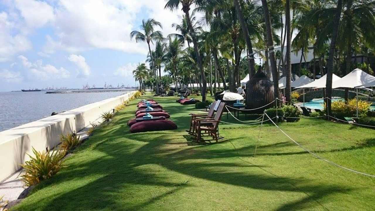 Liegewiese Hotel Sofitel Philippine Plaza