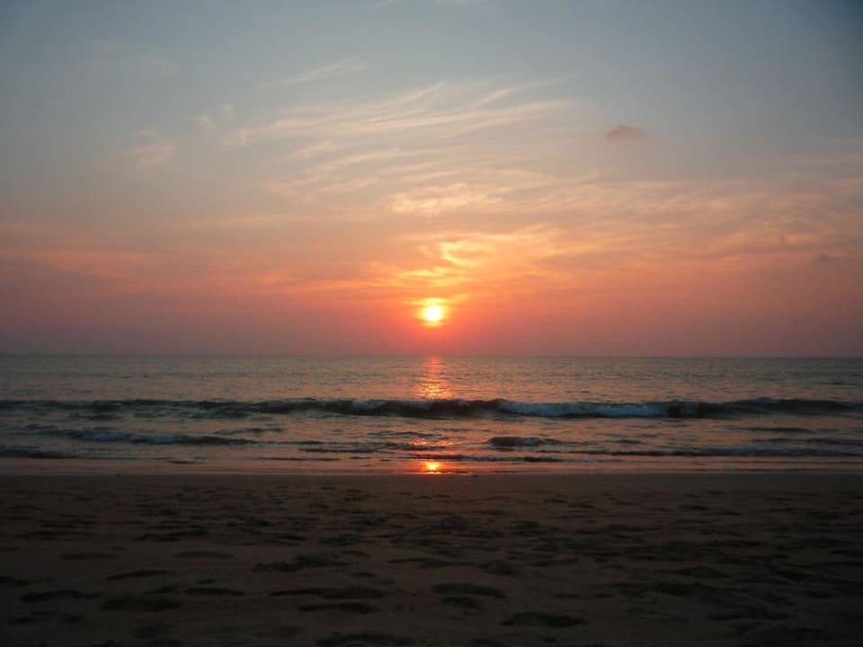 Sonnenuntergang am Hotel Strand Khaolak Orchid Beach Resort
