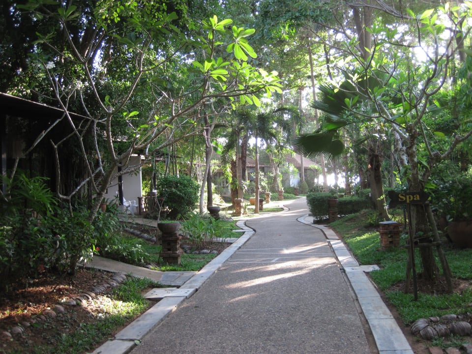 Weg im Garten Hotel Lanta Sand Resort & Spa