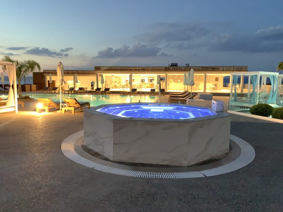 Pool Harmony Crest Resort & Spa