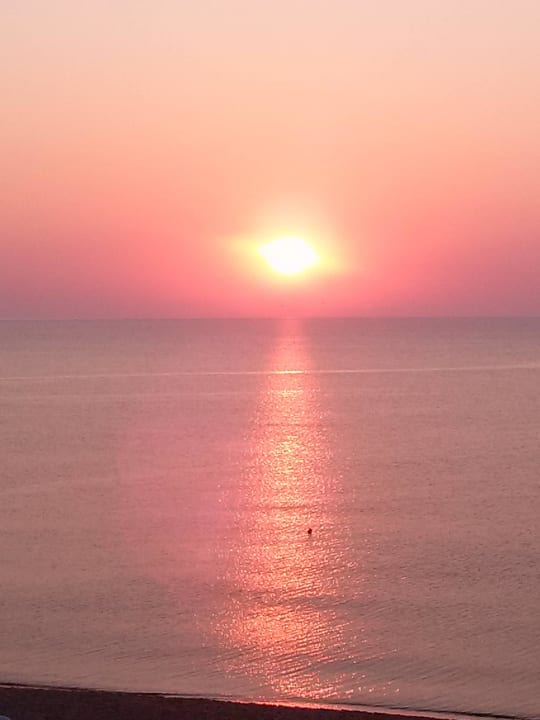 5.00 wschód słońca - widok z balkonu AluaSun Helios Beach