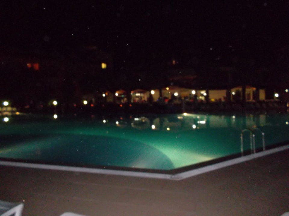 Pool bei Nacht Hotel Orfeus Park