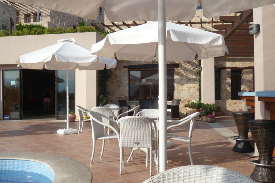 Tische neben der Bar (Außenbereich Restaurant) Hotel Tesoro