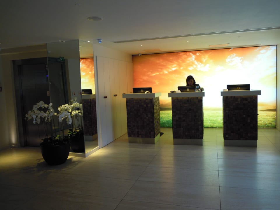 Rezeption Hampton by Hilton London City