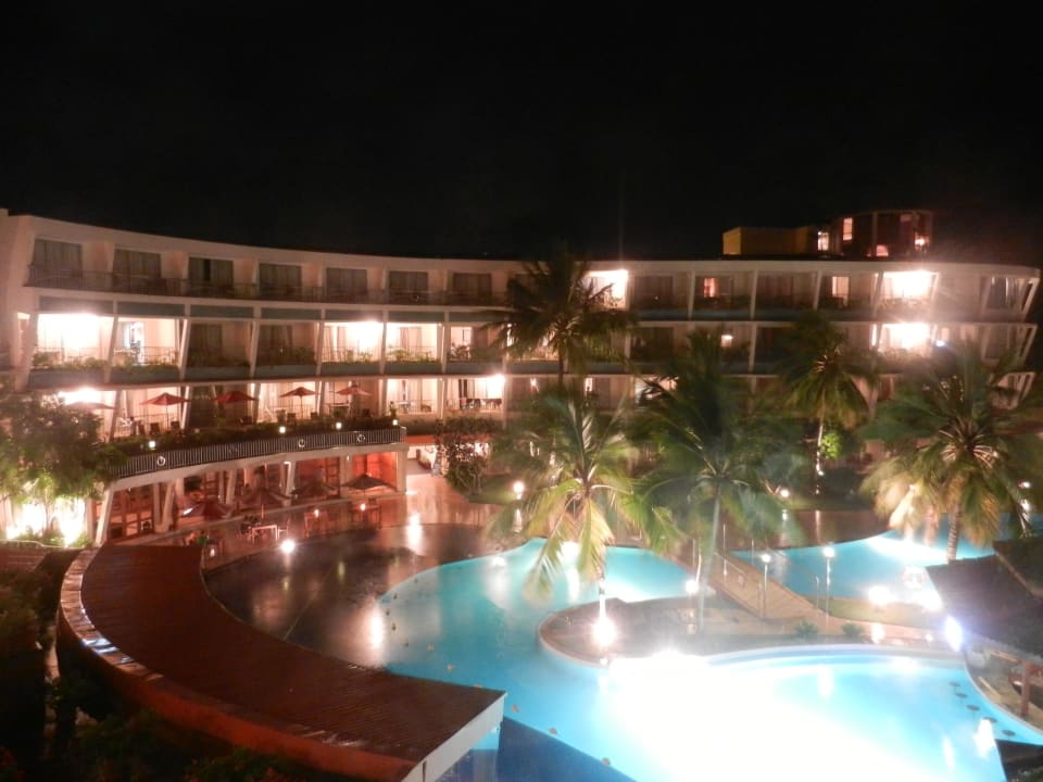 Hotel bei Nacht Occidental Eden Beruwala, a member of Barcelo Hotel Group
