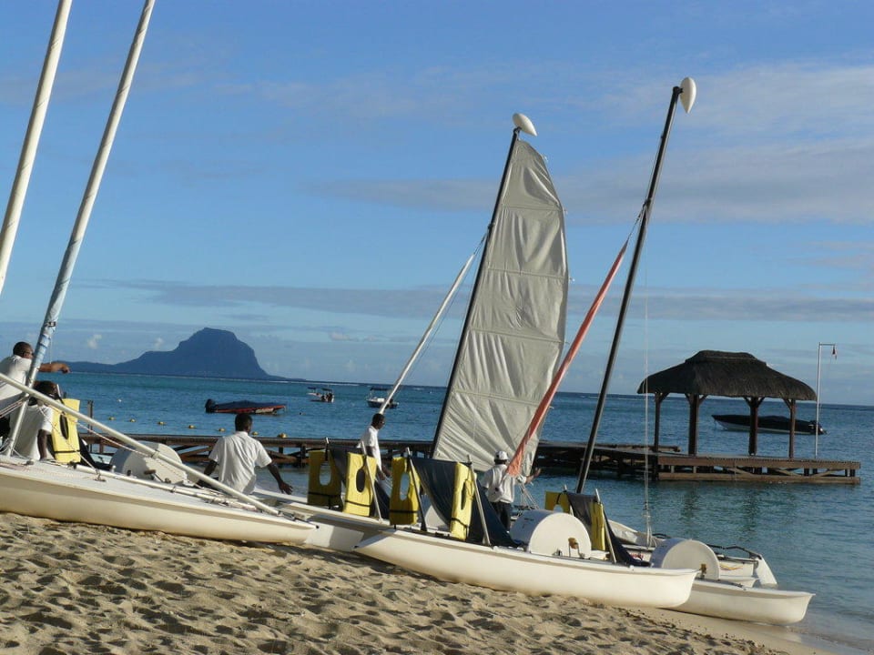 Die Beachboys und das kostenl. Wassersportangebot Hilton Mauritius Resort & Spa