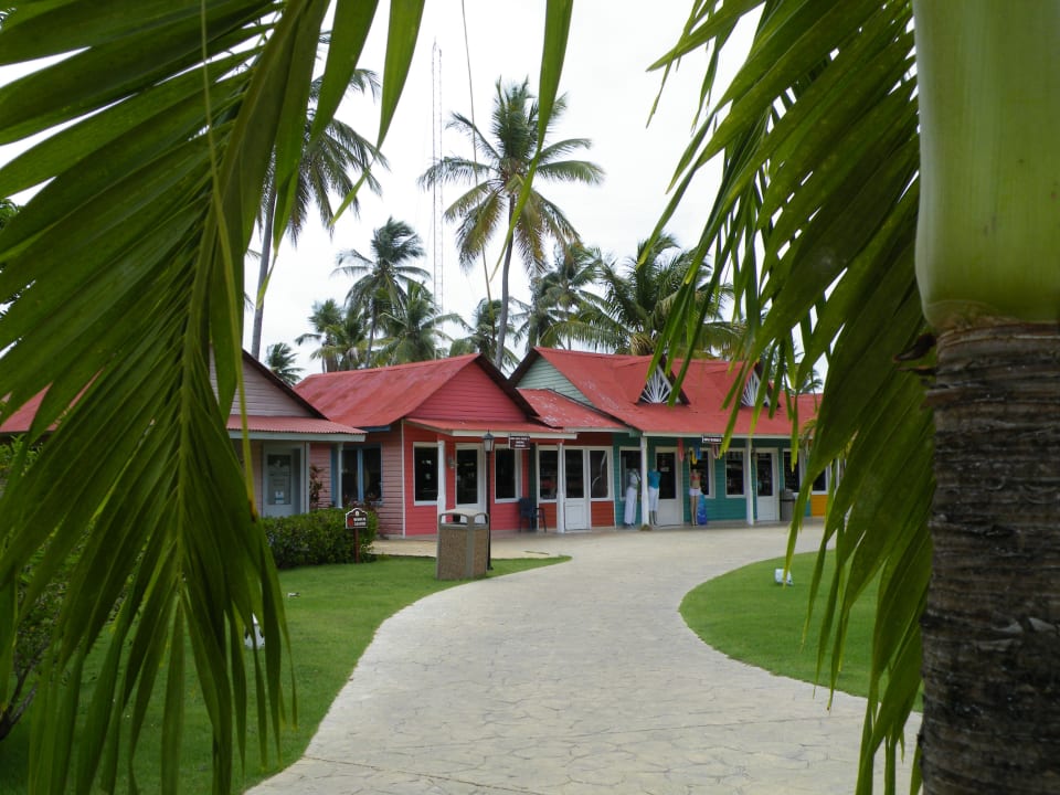 Blick auf die Geschäfte im Hotel Punta Cana Princess All Suites Resort & Spa