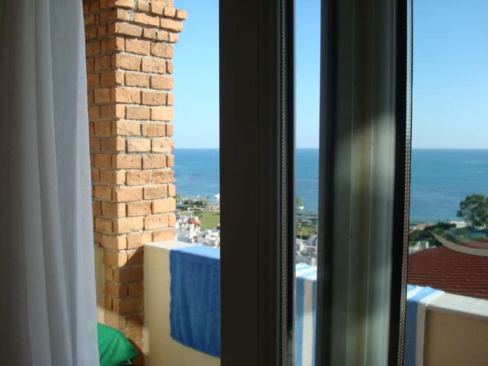 Vom Zimmer auf den Balkon gesehen Hotel Thalia Unique