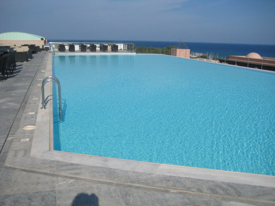 Pool unmittelbar an der Aussichtsterrasse Atlantica Belvedere Resort