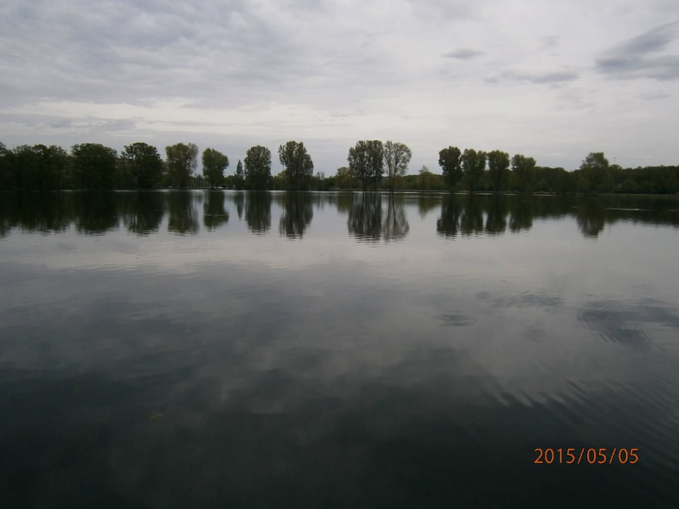 Lake 3 minutes walking from the lobby Hotel Mercure Congress an der Messe