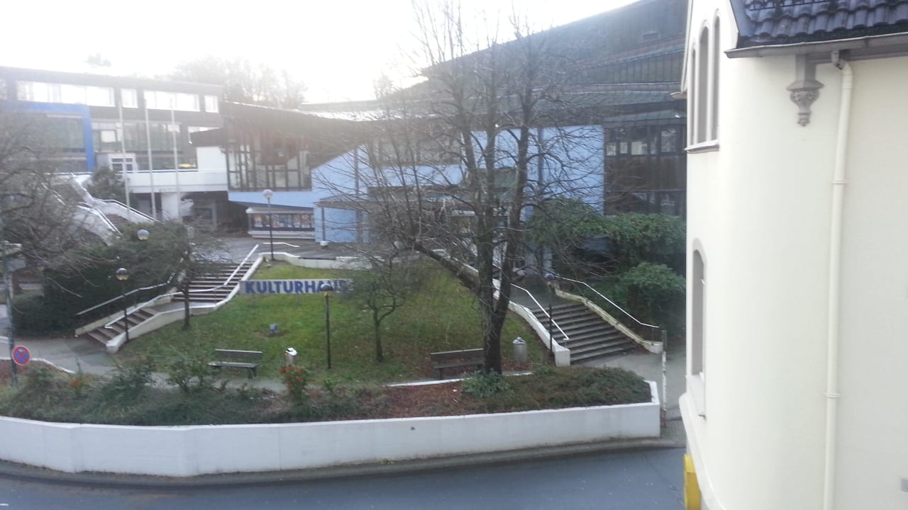 Zimmer 4 - Blick auf Kulturhaus/Theater Hotel Schiller's