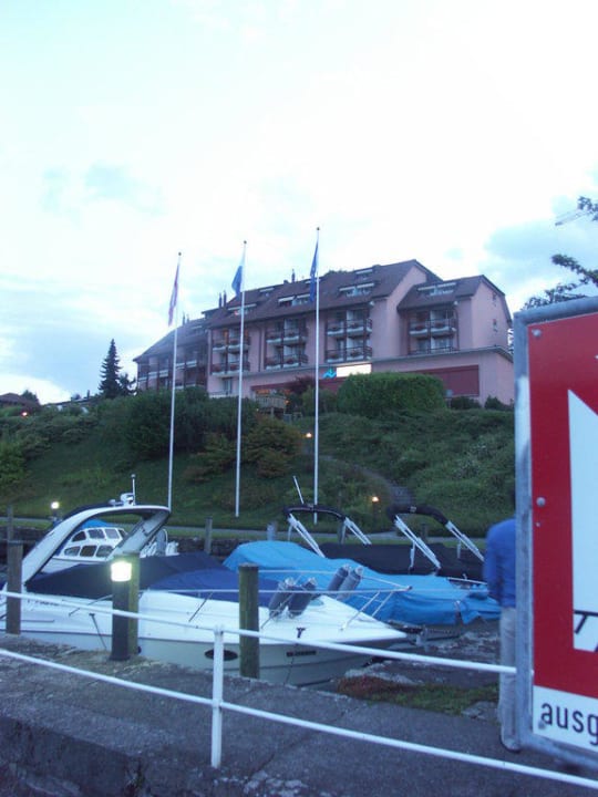 Hotel Kastanienbaum von der Schiffsanlegestelle Seehotel Kastanienbaum