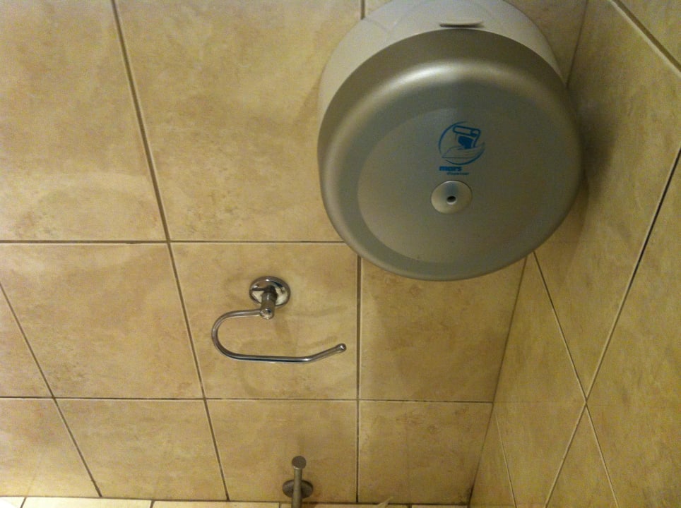 WC Lobby bereits um 9.30 ist WC-Papier aus Hotel Mareblue Beach