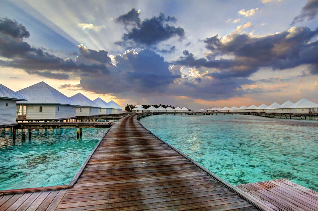 Steg vor Villa Nr. 11 ananea Diamonds Athuruga