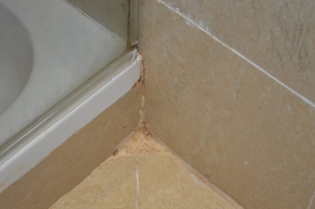 Schimmel , laut Hotel ist das Silikon braun Stella Garden Resort & Spa, Makadi Bay