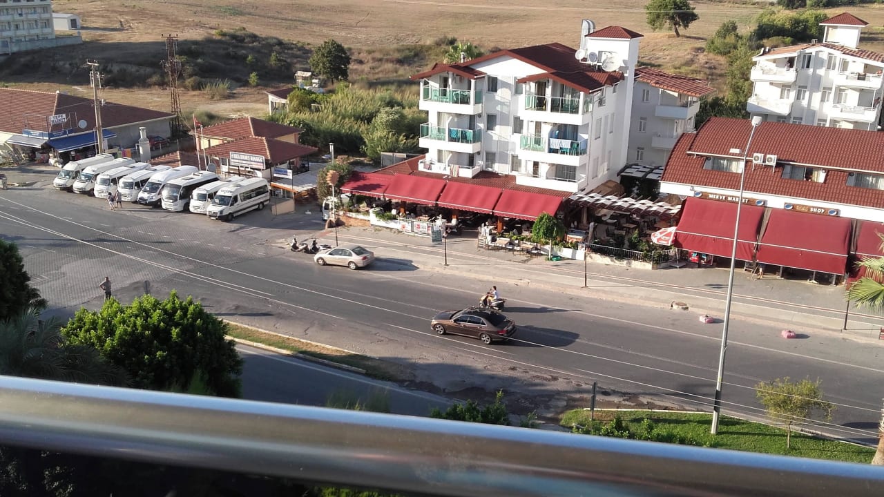 Direkt an der Hauptstraße Seaden Corolla Hotel