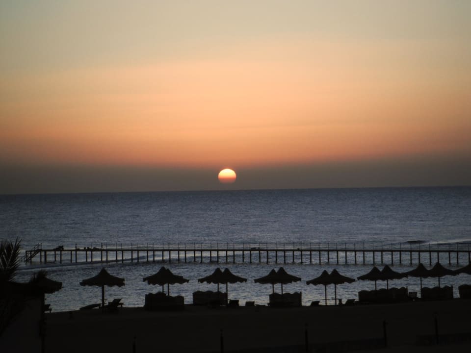 Sonnenaufgang Three Corners Happy Life Beach Resort