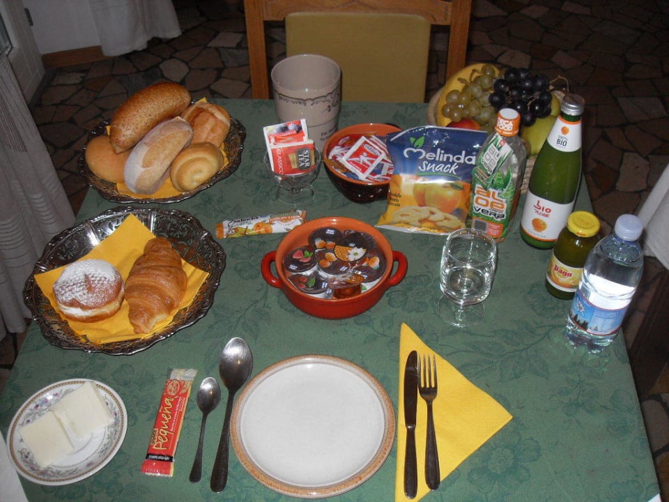 Er is ook yoghurt en muesli. En cappuccino. Bed & Breakfast Benvenuti