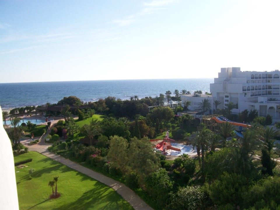 Blick vom Balkon aufs Meer Sahara Beach Aquapark & Resort