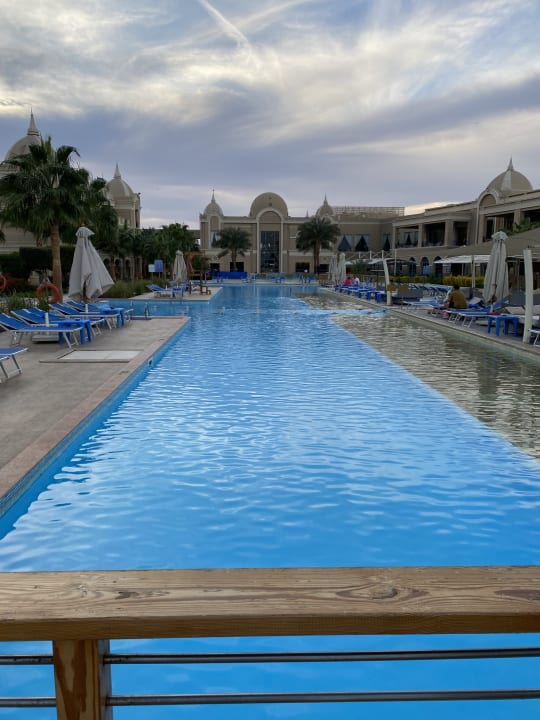 Pool Titanic Royal