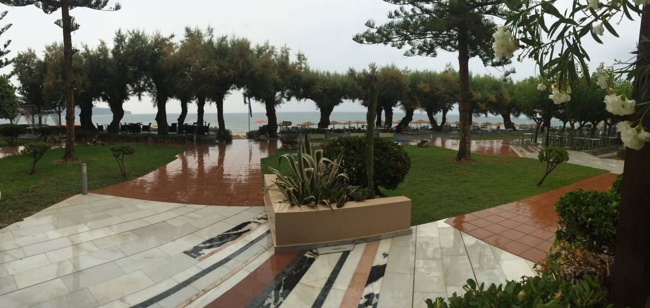 Deszcz Giannoulis Santa Marina Beach