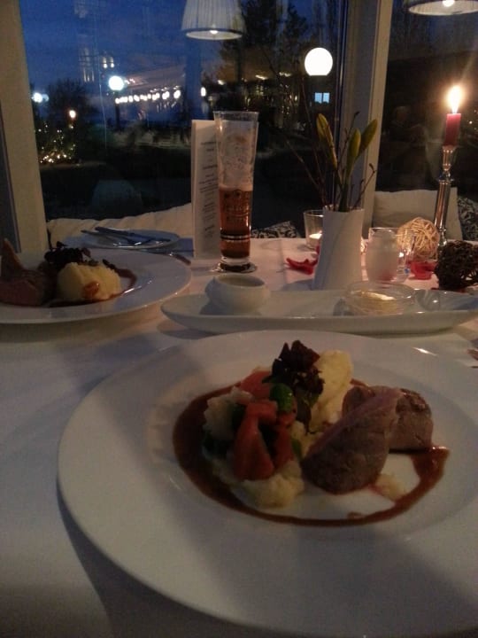 Lecker Hauptgang, Schweinefilet mit Kartoffelpü AEDENLIFE Hotel & Resort Rügen