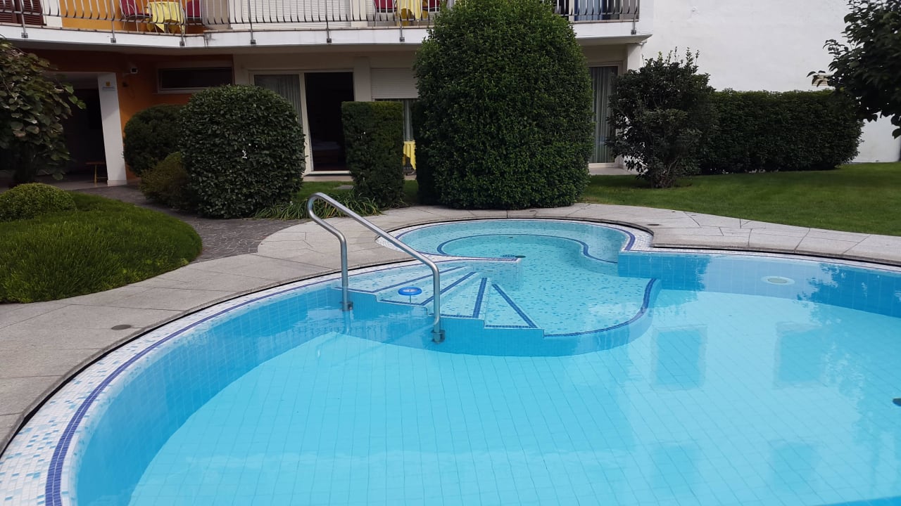 Beheizter Pool mit Whirlpool Hotel Günther Garni