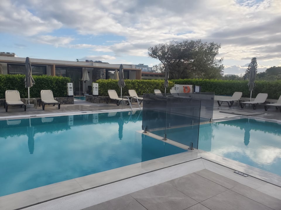 Pool Petousis Hotel & Suites