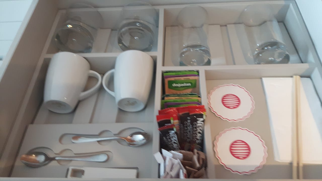 Zimmer Acanthus Cennet Barut Collection