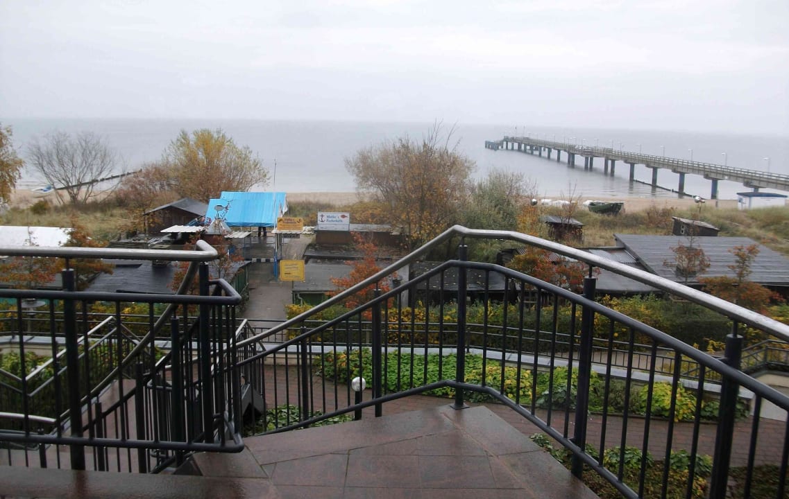 Ausblick von der Lobby auf den Strand SEETELHOTEL Ostseeresidenz Bansin