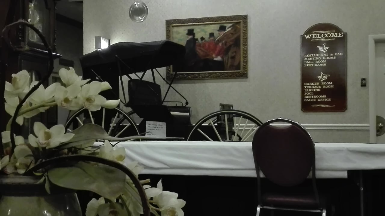 Lobby SureStay Signature Collection Genetti Hotel