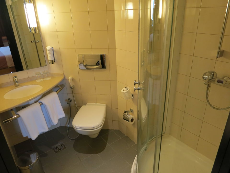 Bad im Doppelzimmer Hotel Ibis Muscat