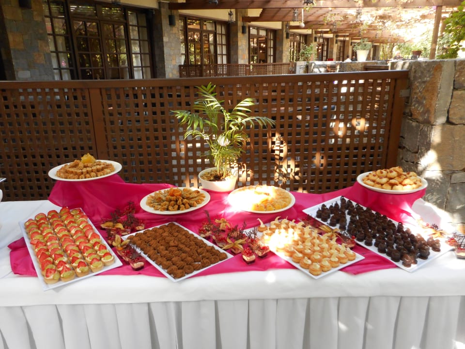 Finger Food Buffet Apollonia Beach Resort & Spa