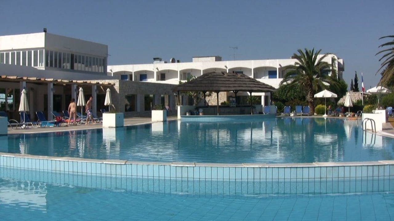 Der große Pool Hotel Kinetta Beach