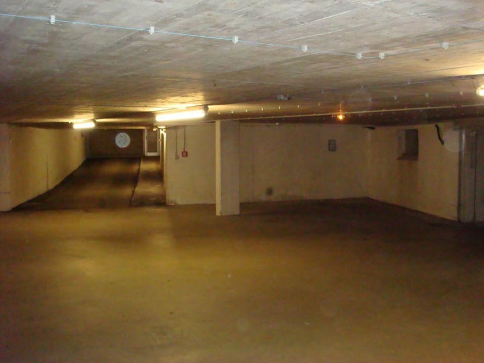 Hotel Tiefgarage Ströbinger Hof - Therme Wellness Resort