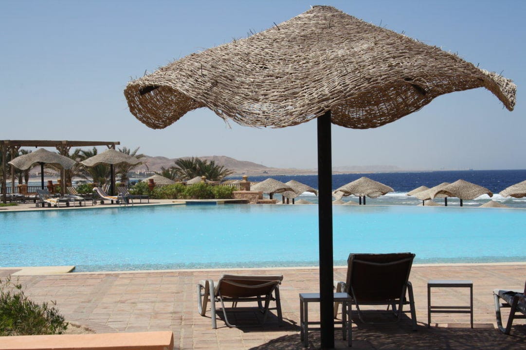 Großer Pool Radisson Blu Resort, El Quseir