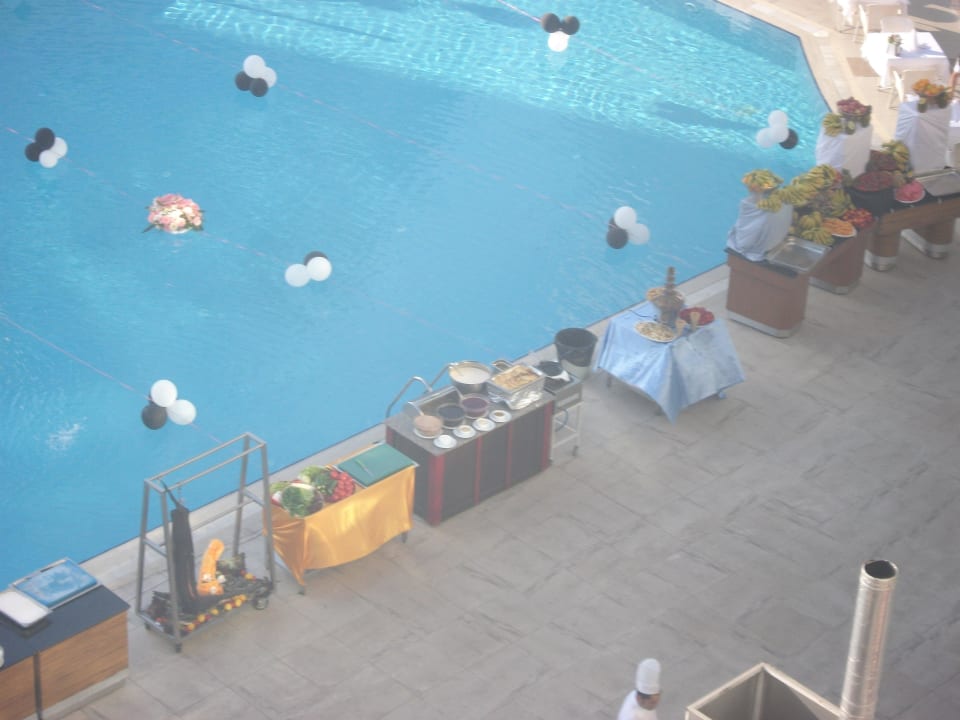 Pool und Essensausgabe Alaiye Resort & Spa