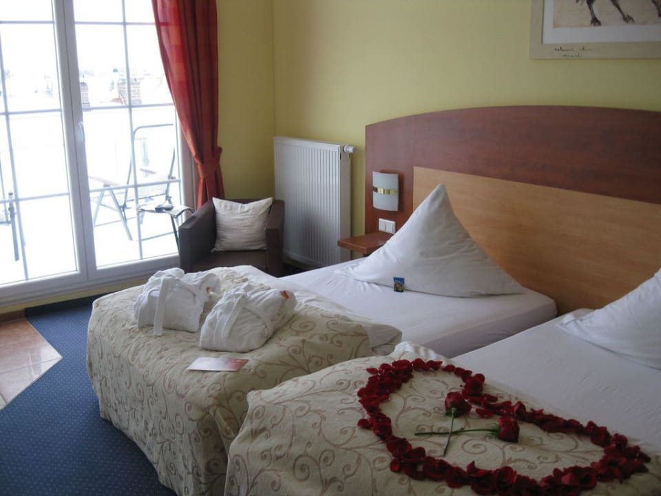 Bett mit Rosenherz BLOCK Hotel & Living