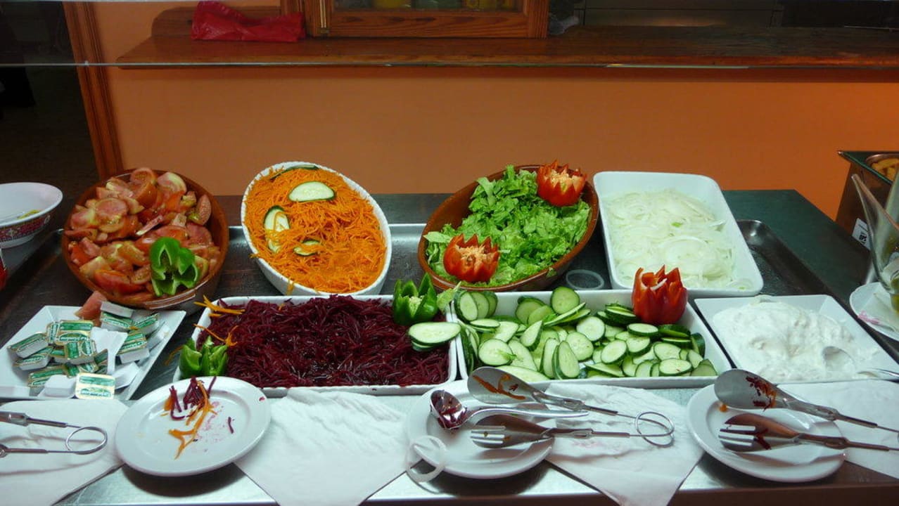 Mittags und abends Salatbar mit wenig Abwechslung Coral Compostela Beach Golf