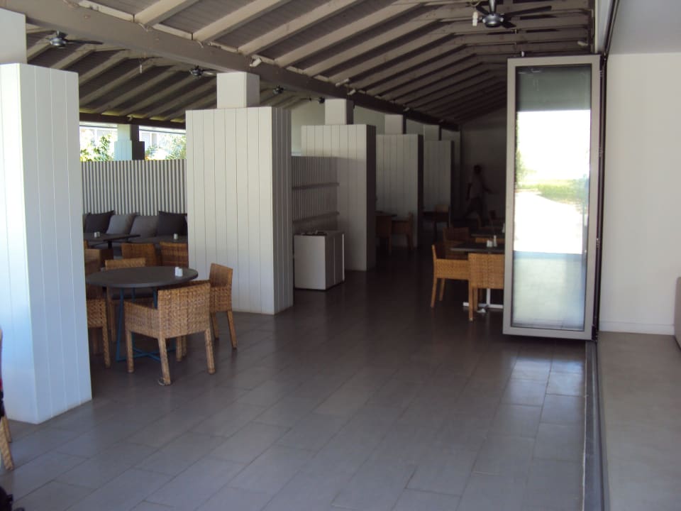 Restaurant The Bay Hotel & Suites