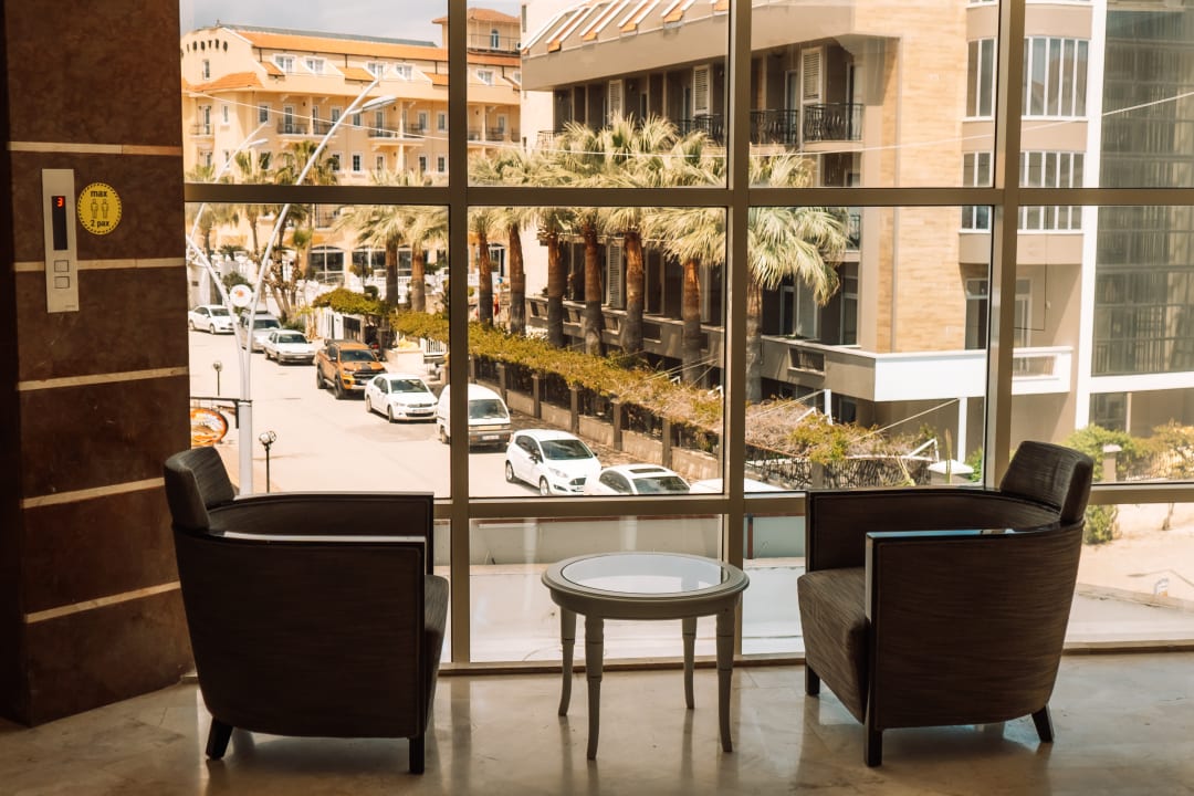 Lobby Beso Beach Hotel