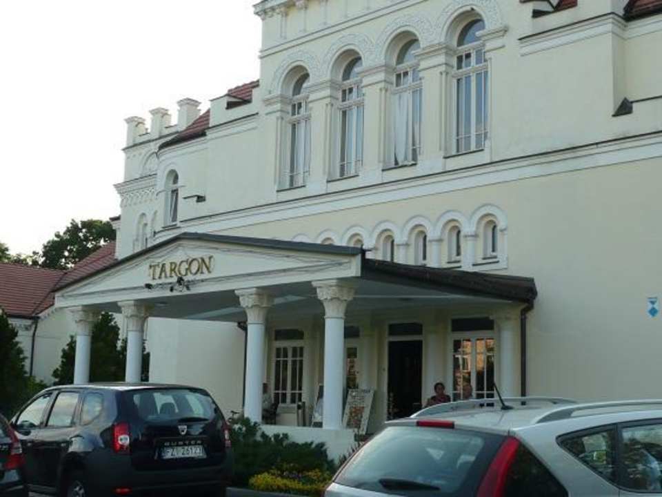 Główne wejście Łazienki II Resort Medical & Spa